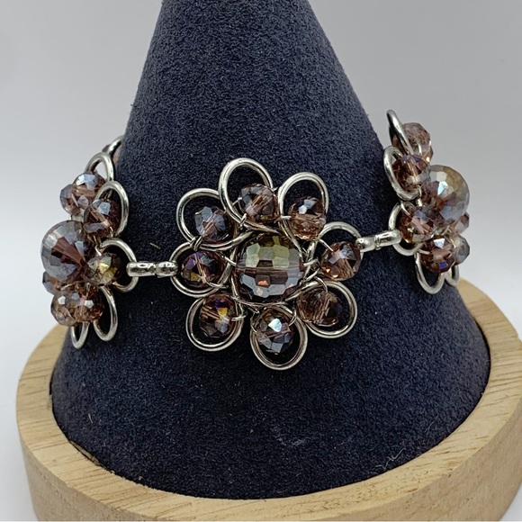 Silver tone open work and iridescent purple glass bead flower link bracelet - Picture 2 of 10